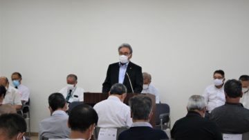 R2.8.7 第31回臨時総代会で挨拶する齋藤理事長